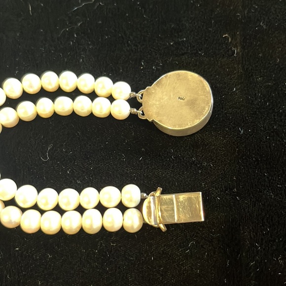 Versace pearl and Medusa silver clasp bracelet - Picture 7 of 9